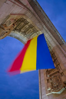 Флаг Румынии, Триумфальная арка, Бухарест